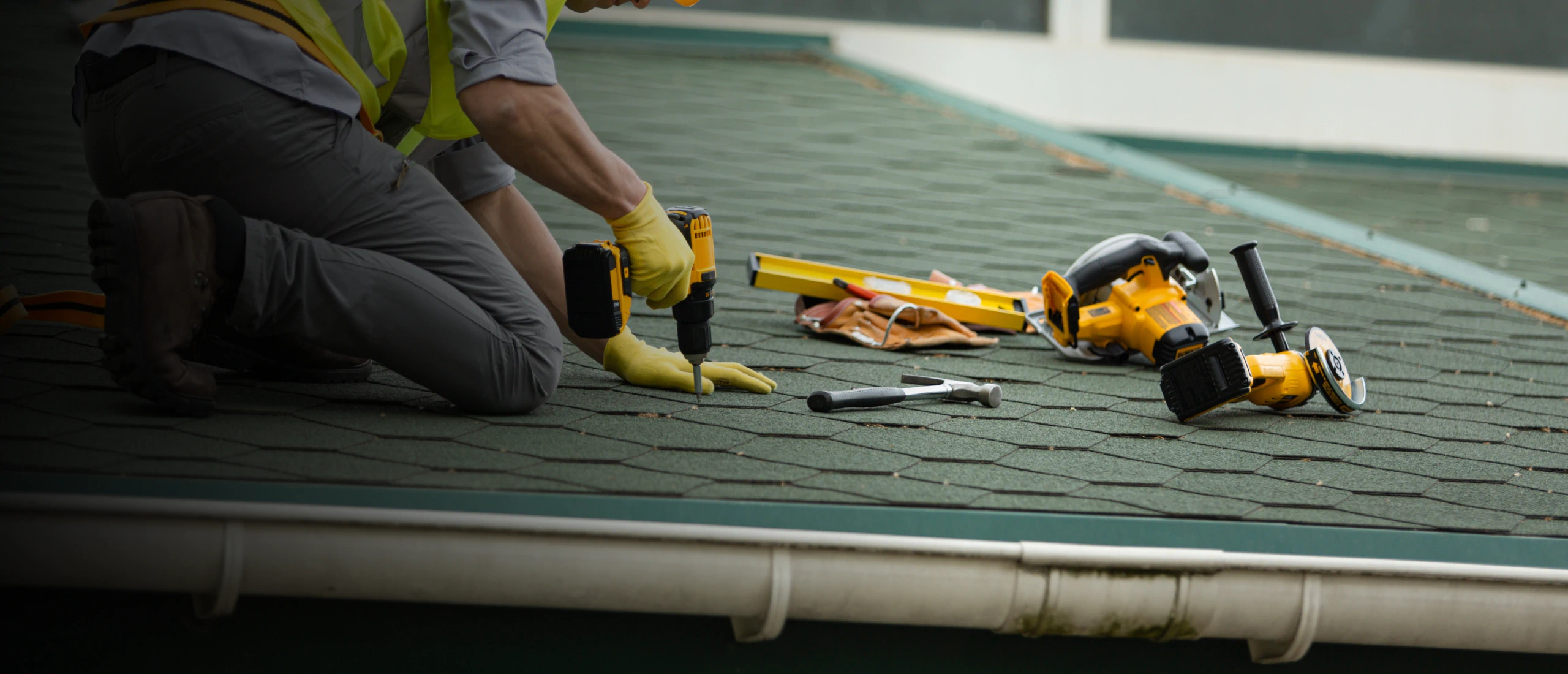 Barnes Roofing & Guttering hero 3
